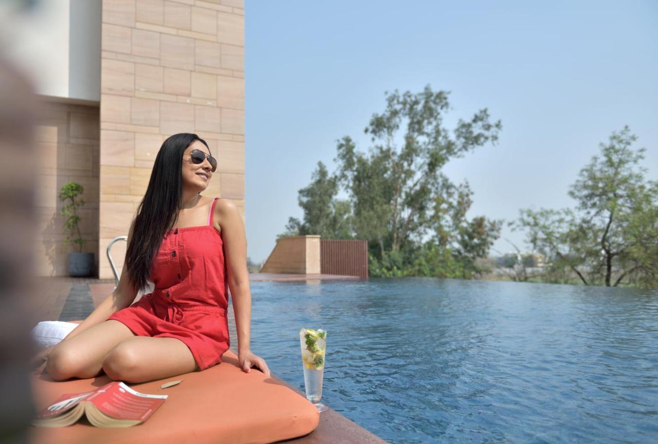 Courtyard By Marriott Raipur Hotel Bagian luar foto