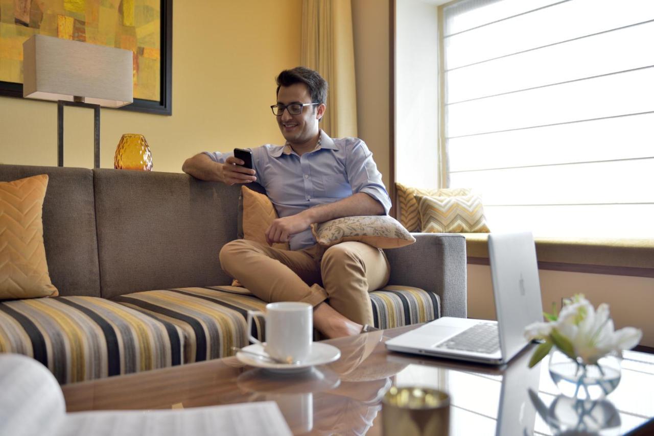 Courtyard By Marriott Raipur Hotel Bagian luar foto