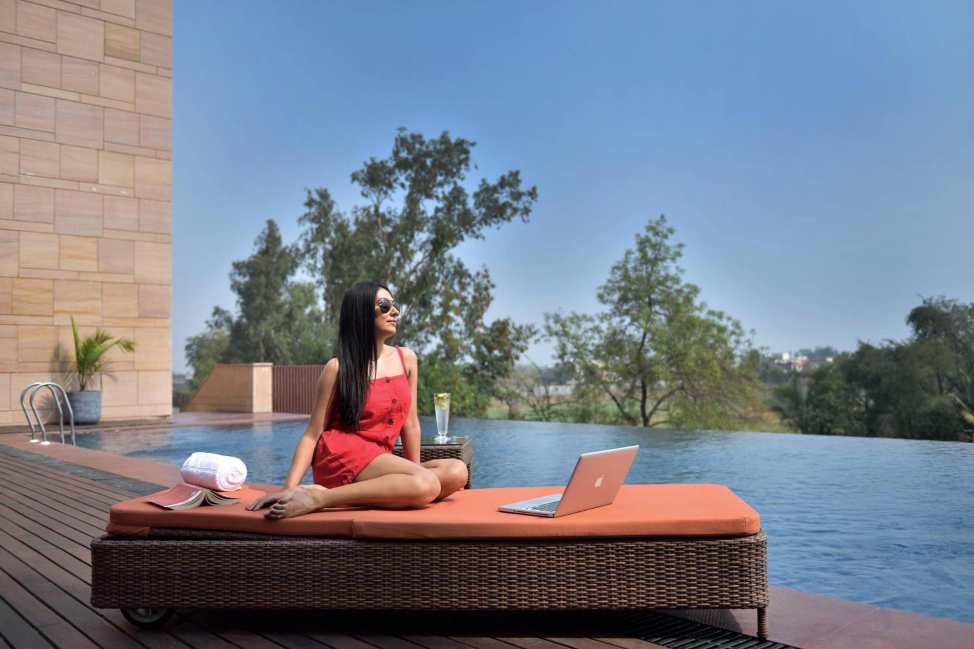 Courtyard By Marriott Raipur Hotel Bagian luar foto