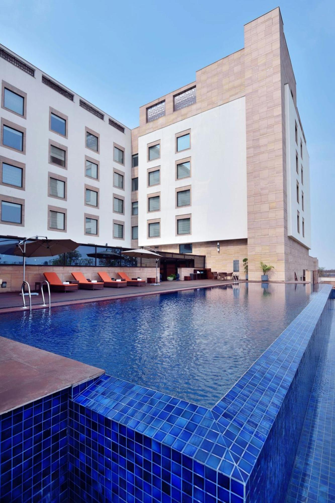 Courtyard By Marriott Raipur Hotel Bagian luar foto