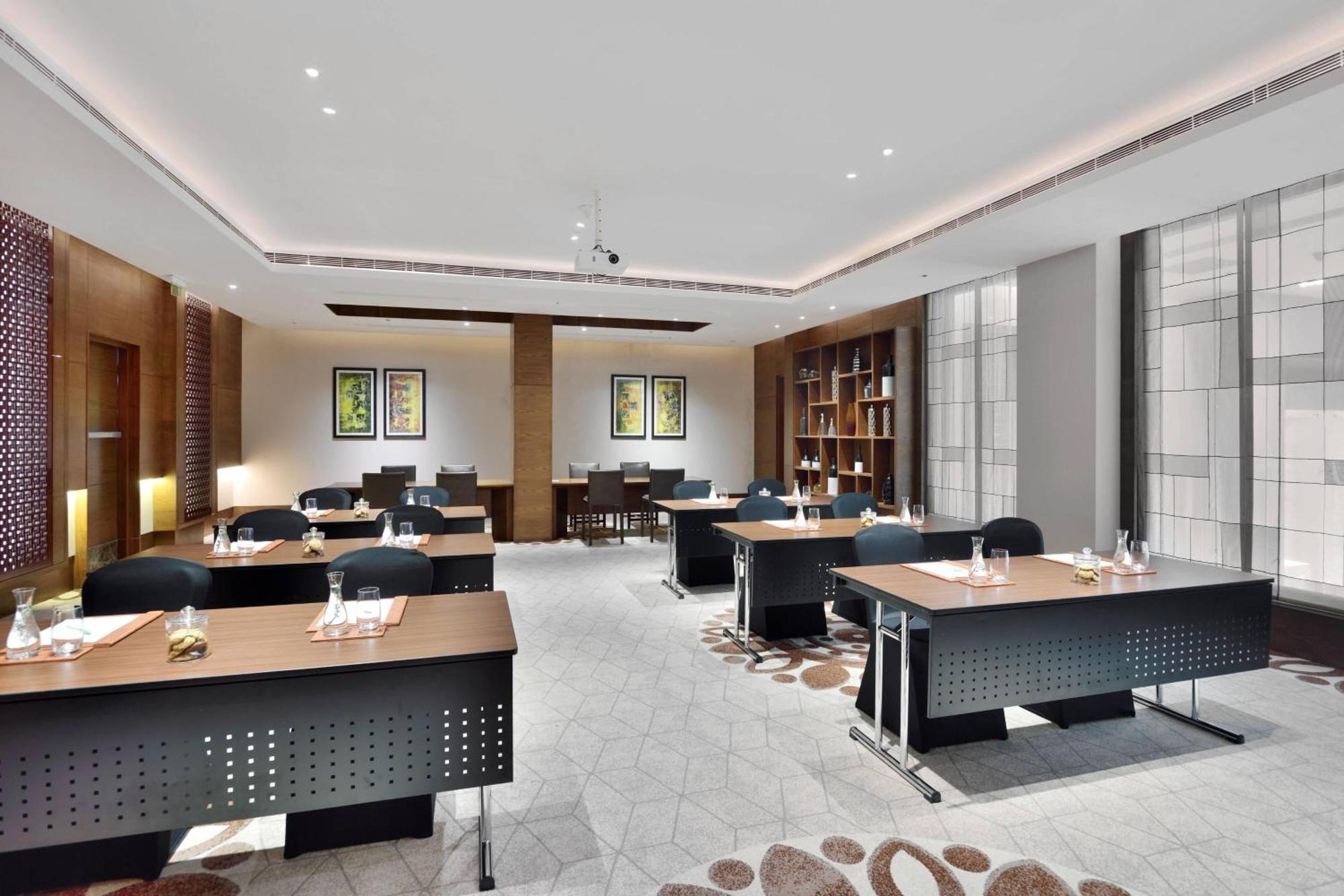 Courtyard By Marriott Raipur Hotel Bagian luar foto