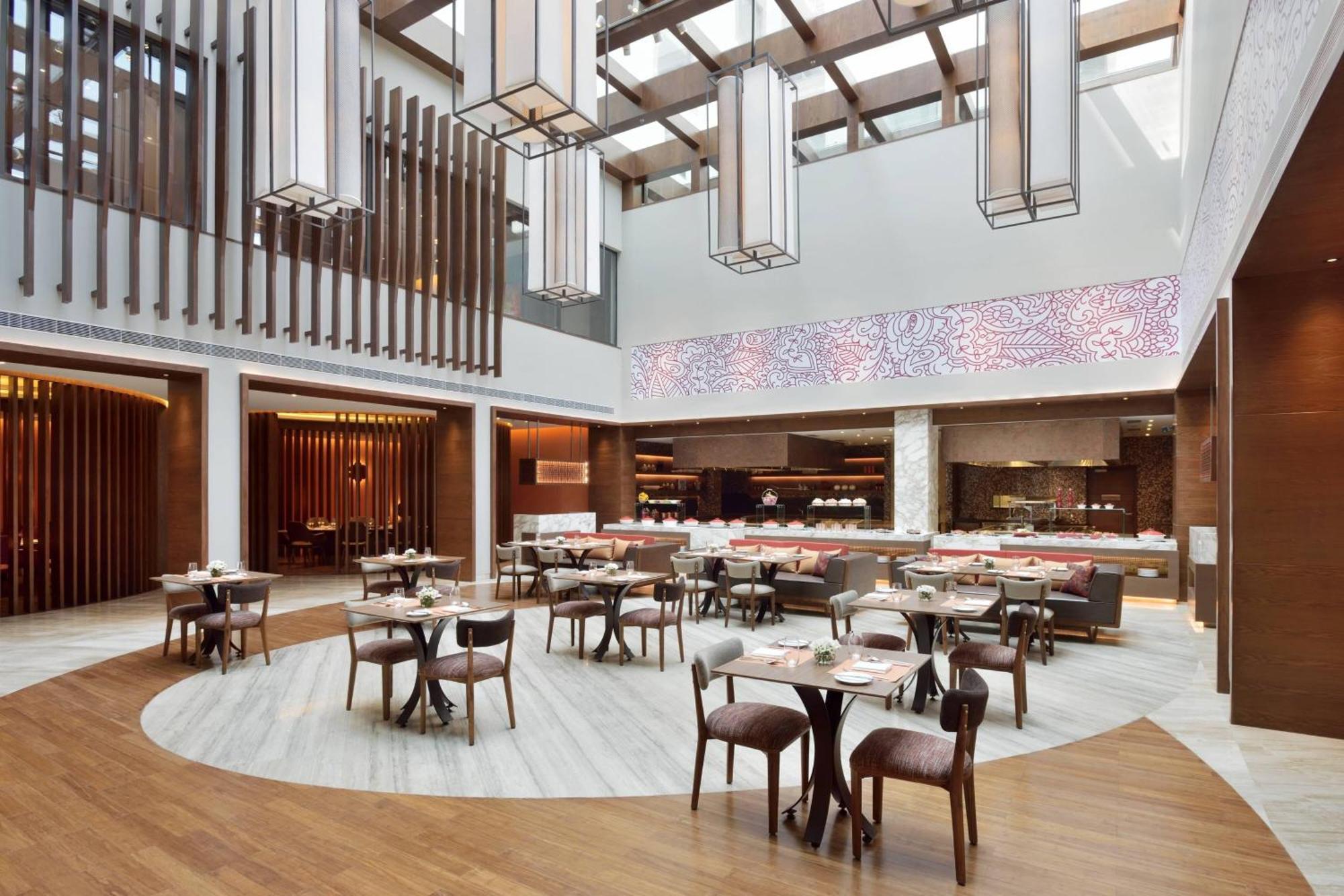 Courtyard By Marriott Raipur Hotel Bagian luar foto