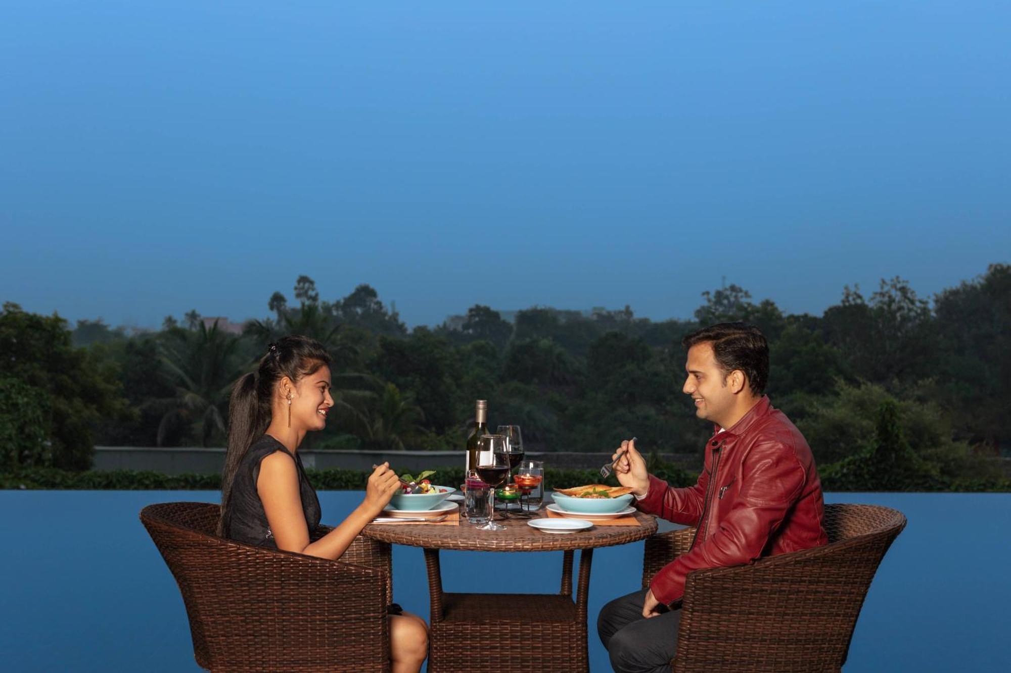 Courtyard By Marriott Raipur Hotel Bagian luar foto
