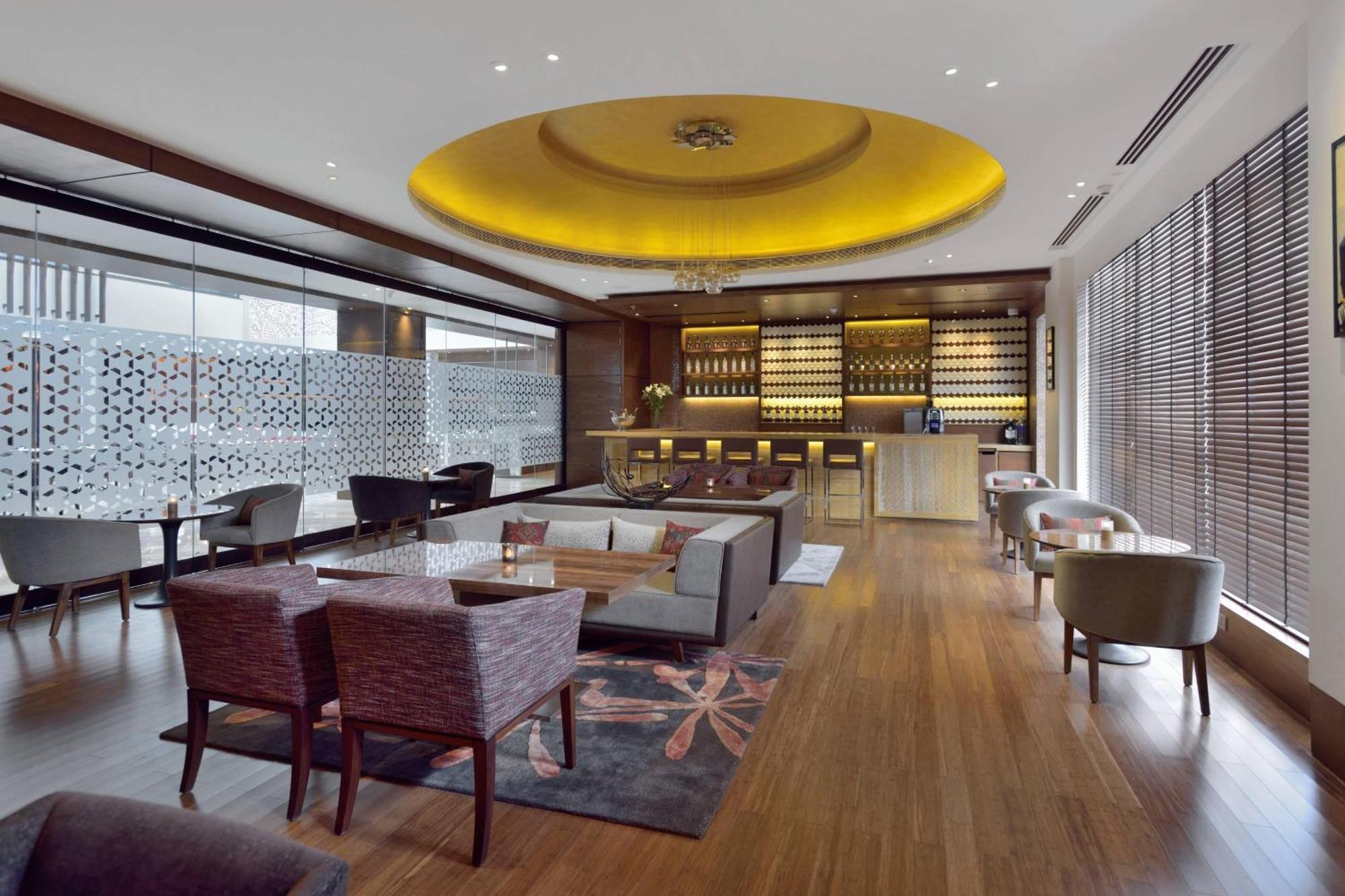 Courtyard By Marriott Raipur Hotel Bagian luar foto