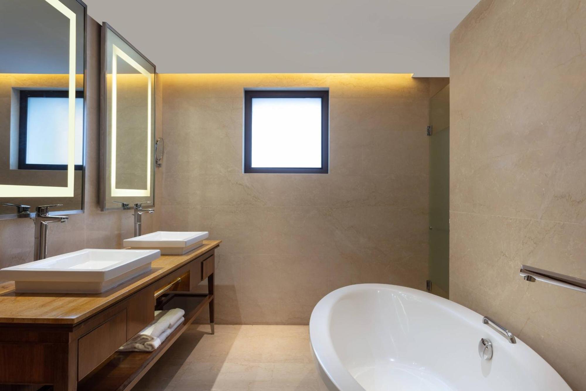 Courtyard By Marriott Raipur Hotel Bagian luar foto