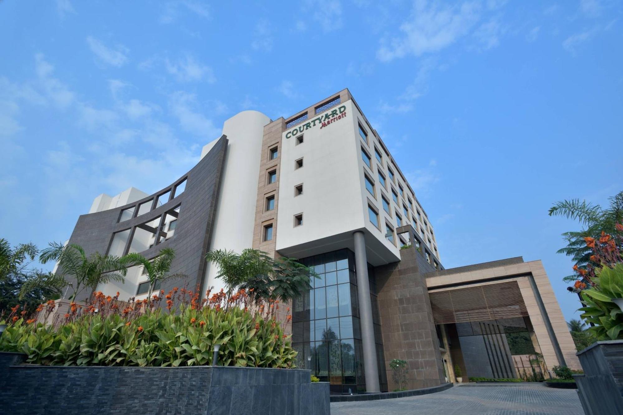 Courtyard By Marriott Raipur Hotel Bagian luar foto