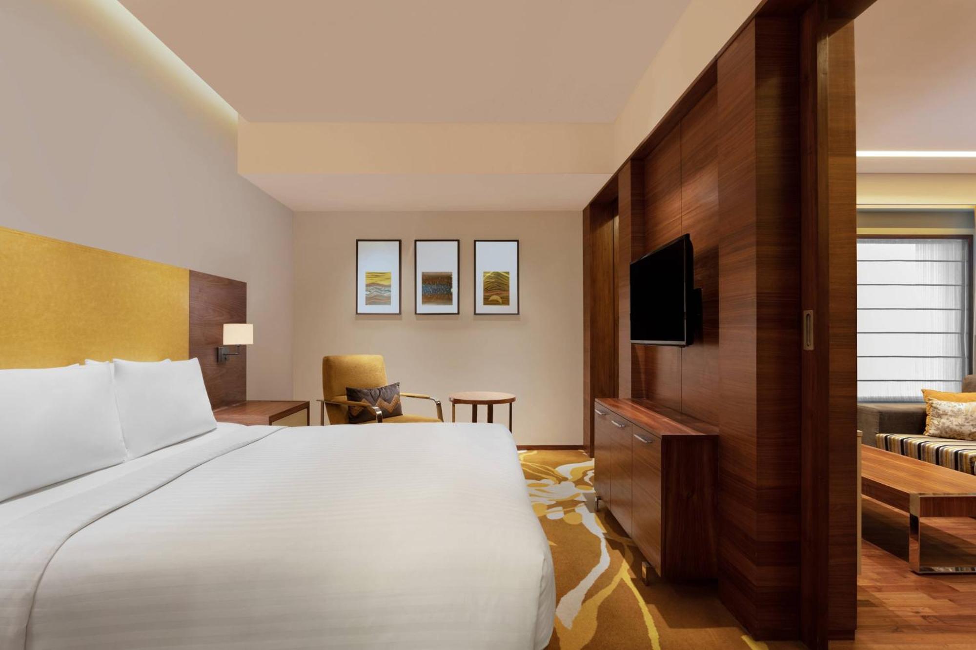 Courtyard By Marriott Raipur Hotel Bagian luar foto