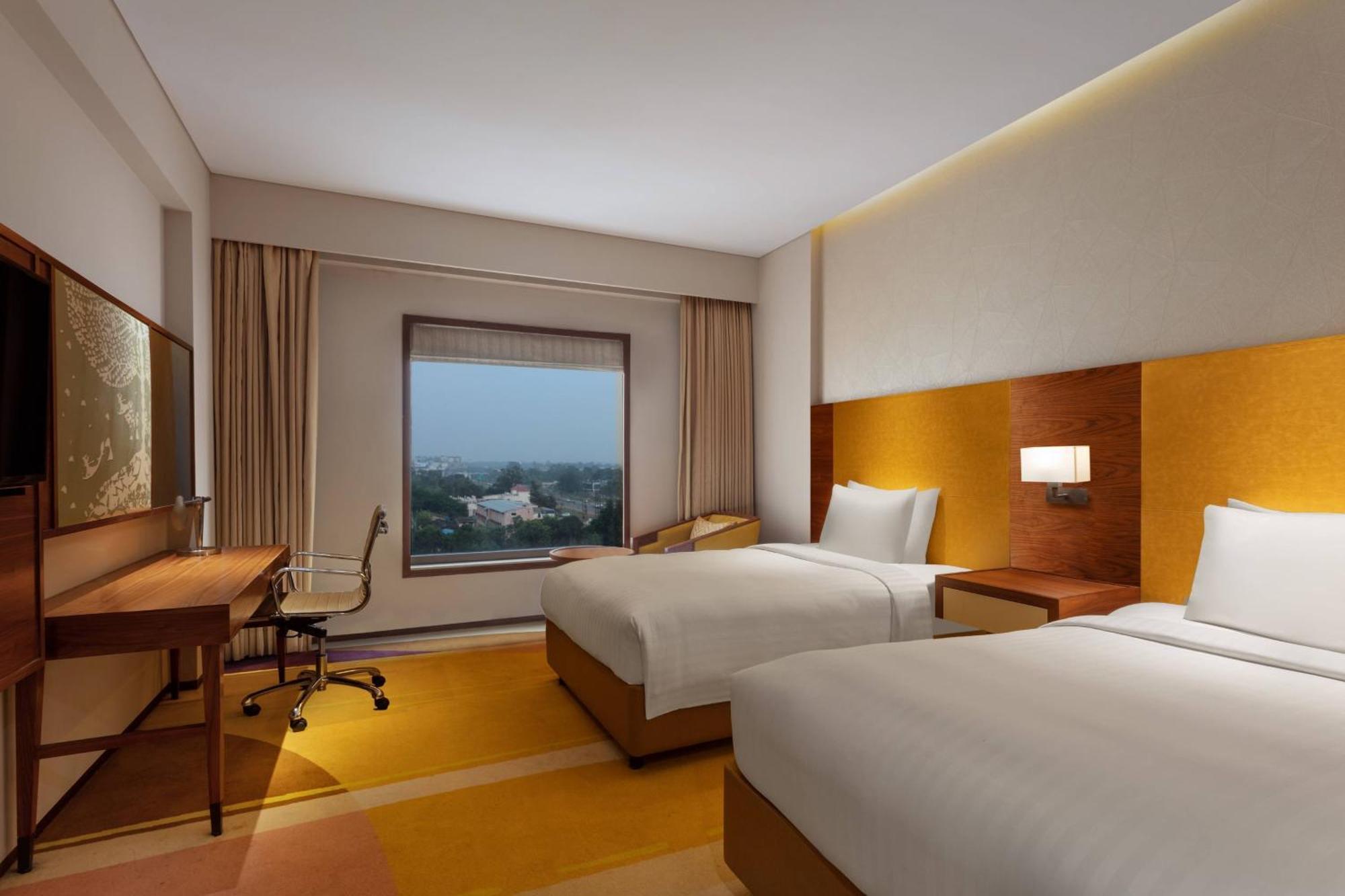 Courtyard By Marriott Raipur Hotel Bagian luar foto
