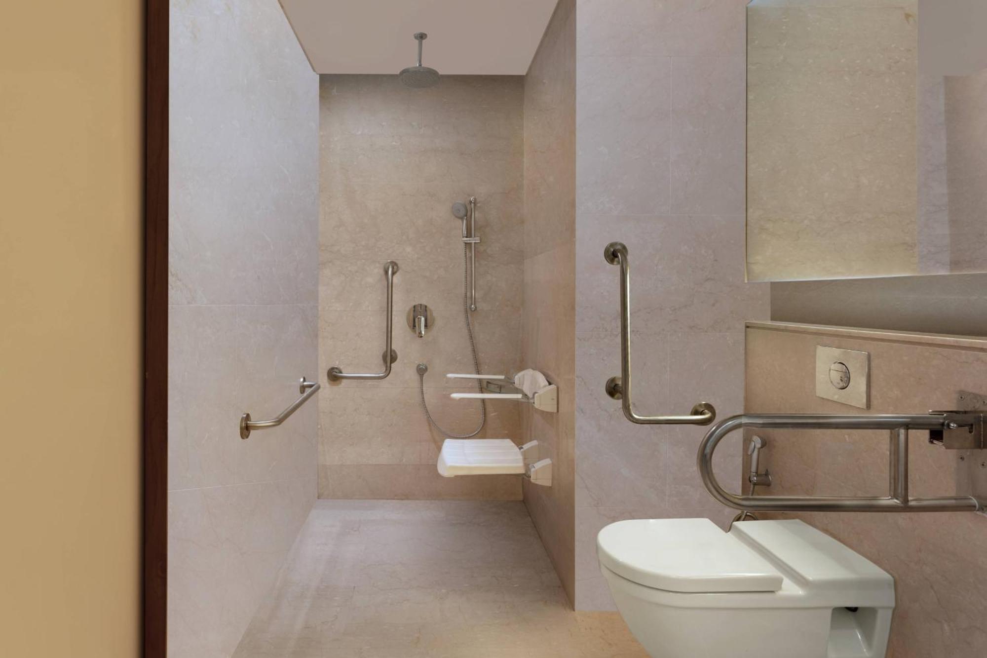 Courtyard By Marriott Raipur Hotel Bagian luar foto