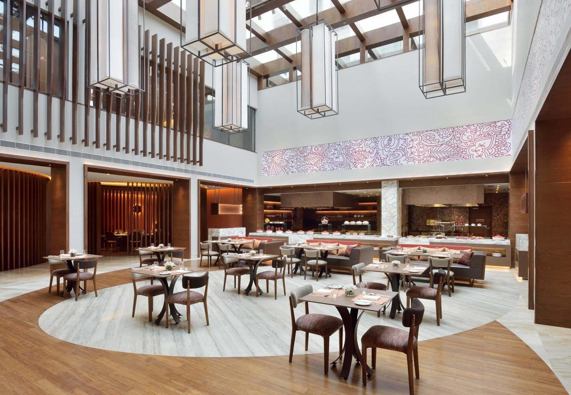 Courtyard By Marriott Raipur Hotel Bagian luar foto