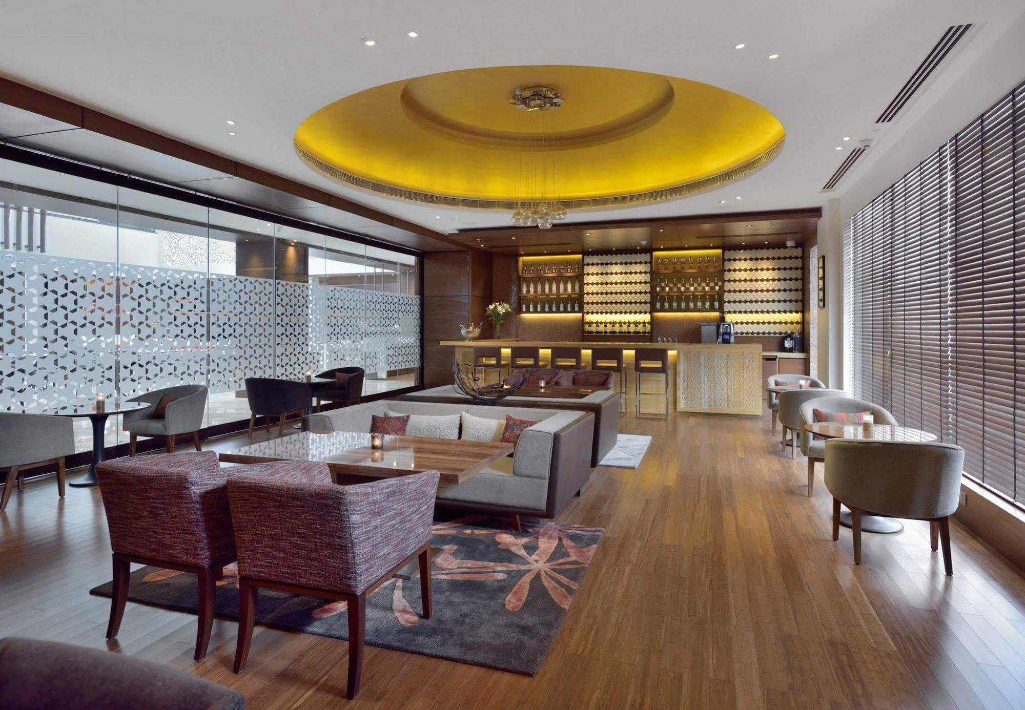Courtyard By Marriott Raipur Hotel Bagian luar foto