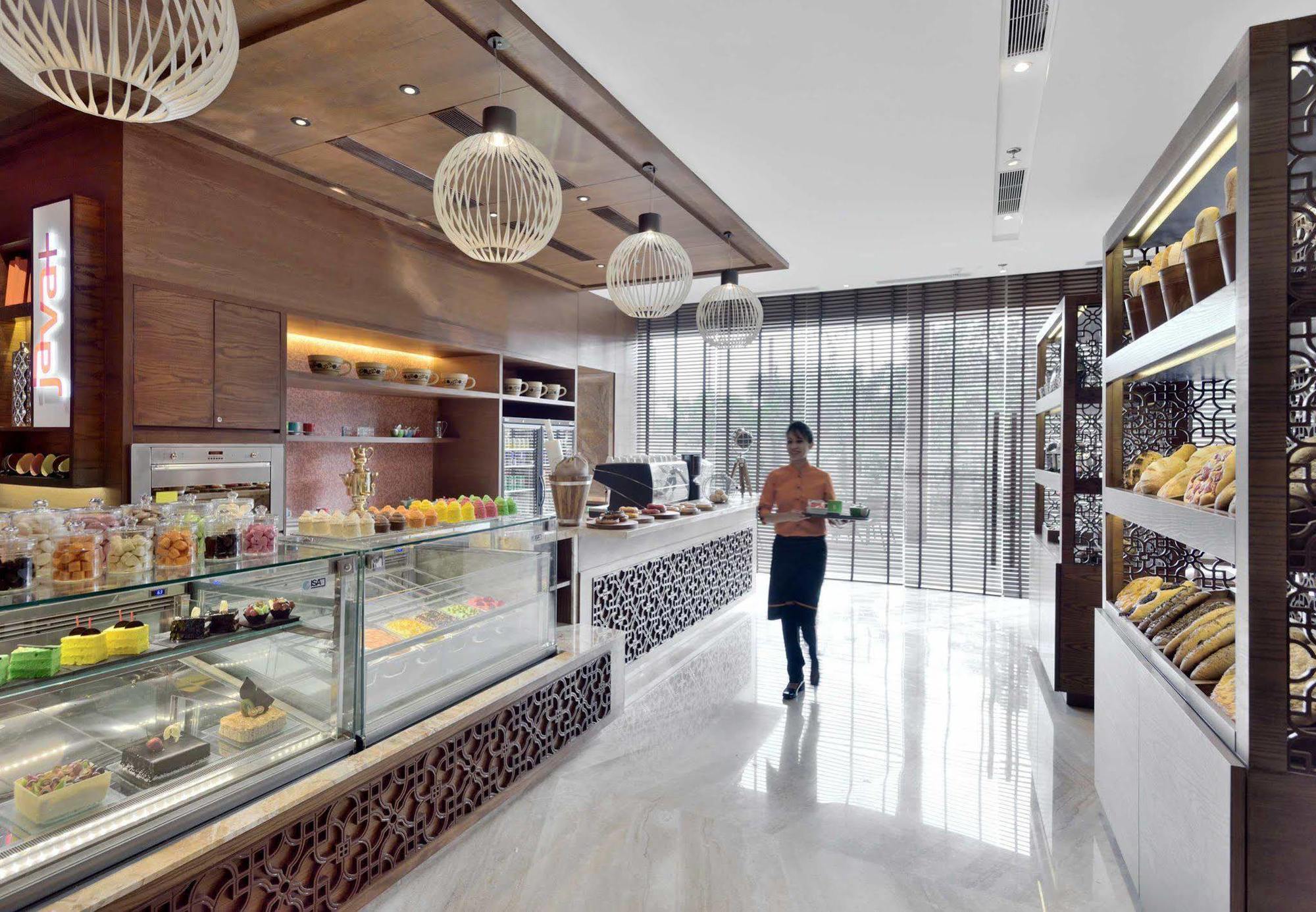Courtyard By Marriott Raipur Hotel Bagian luar foto