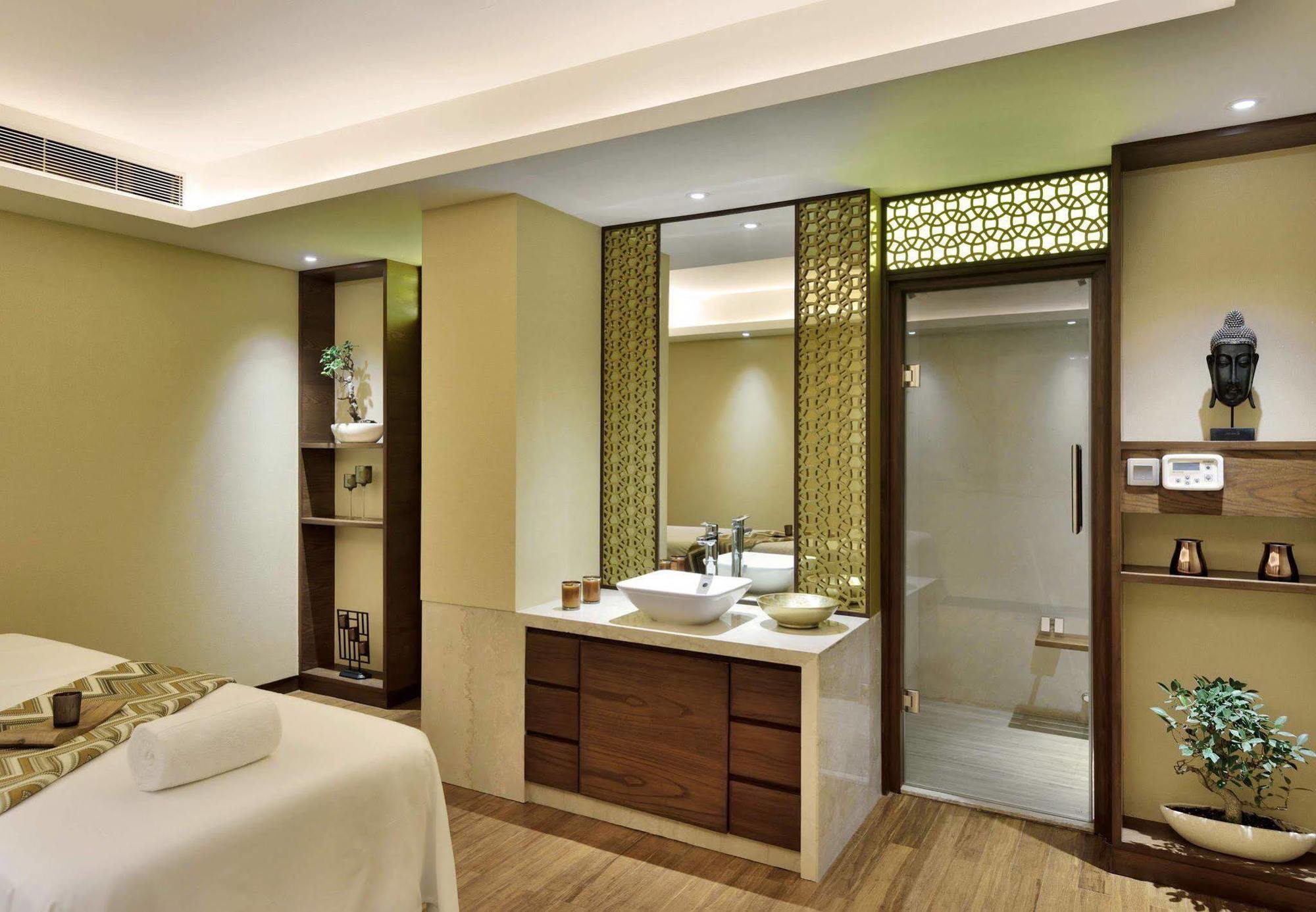 Courtyard By Marriott Raipur Hotel Bagian luar foto