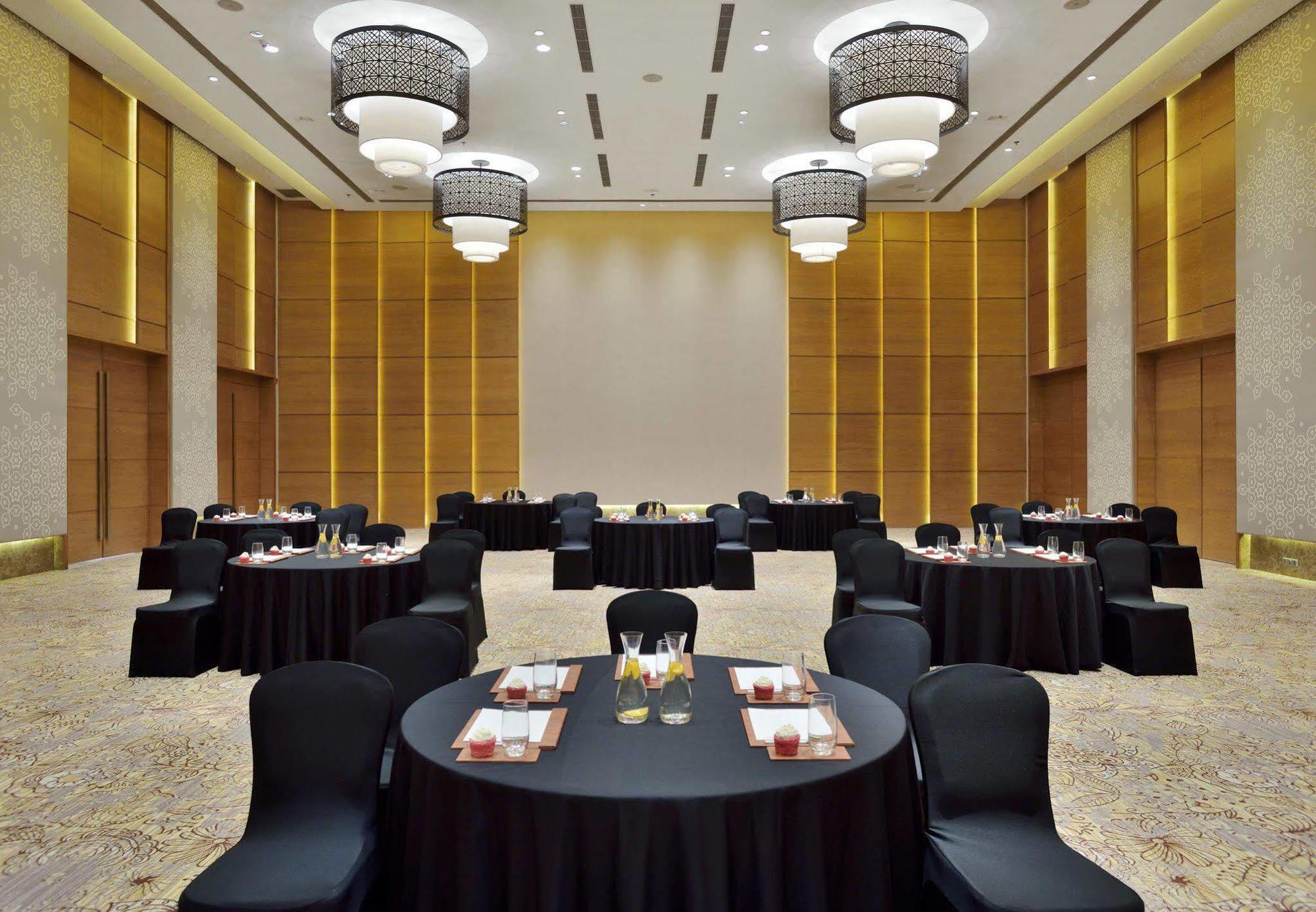Courtyard By Marriott Raipur Hotel Bagian luar foto