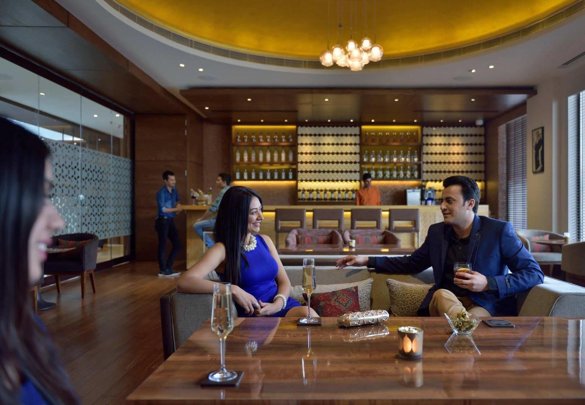 Courtyard By Marriott Raipur Hotel Bagian luar foto