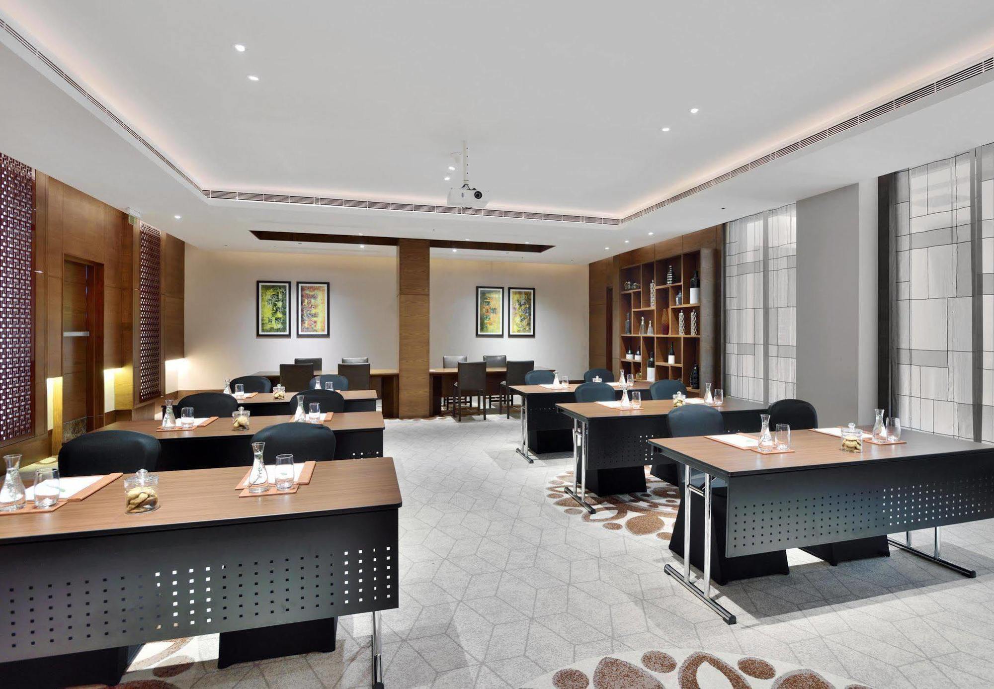 Courtyard By Marriott Raipur Hotel Bagian luar foto