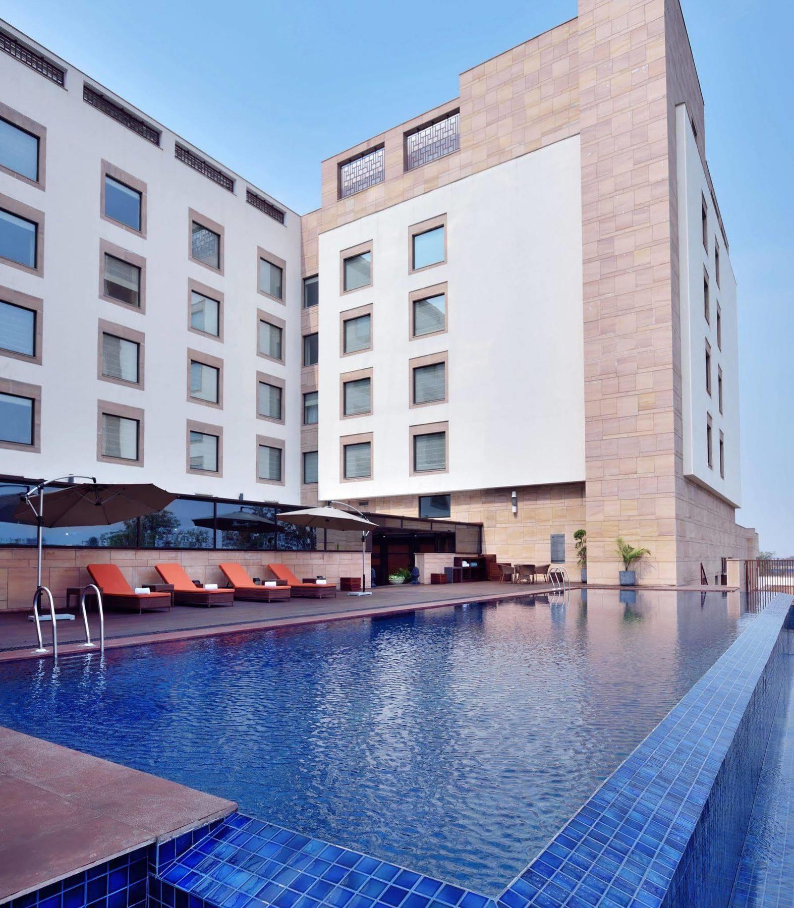 Courtyard By Marriott Raipur Hotel Bagian luar foto